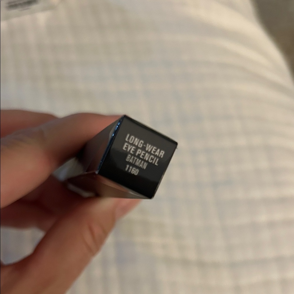 IL MAKIAGE Long-Wear Eye Pencil - Batman Black - Picture 4 of 4